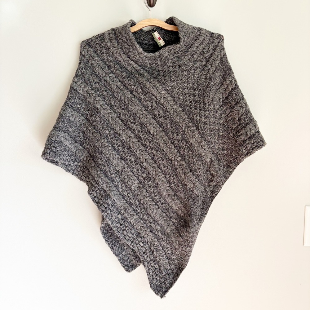 Carraig Donn Ireland 100% Merino Wool Cable Knit Poncho Size Small Charcoal Grey